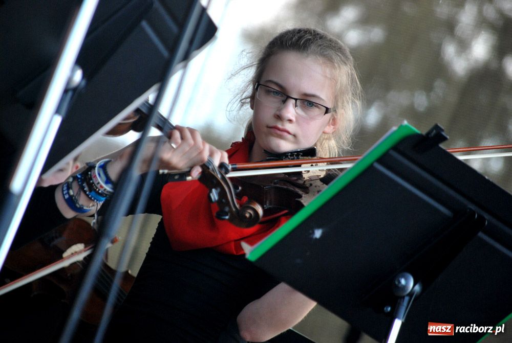 Zdjęcie w galerii na portalu naszraciborz.pl: Przemarsz i występy z okazji Dni Raciborza wiadomości z regionu