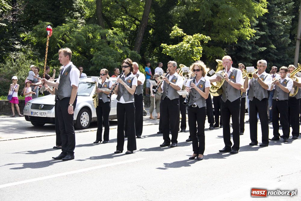 Zdjęcie w galerii na portalu naszraciborz.pl: Przemarsz i występy z okazji Dni Raciborza wiadomości z regionu