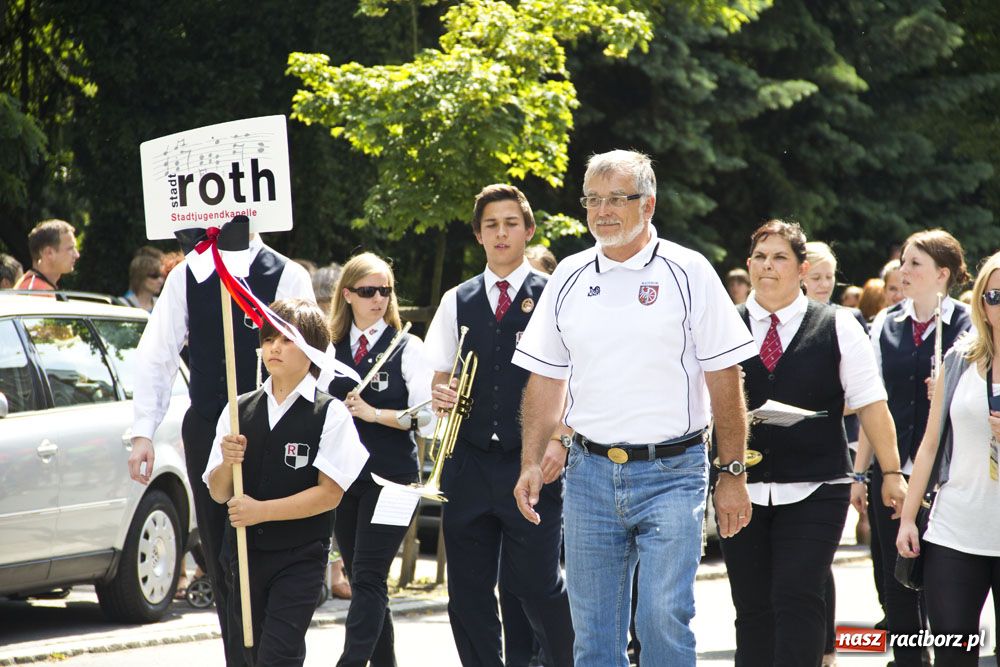 Zdjęcie w galerii na portalu naszraciborz.pl: Przemarsz i występy z okazji Dni Raciborza wiadomości z regionu