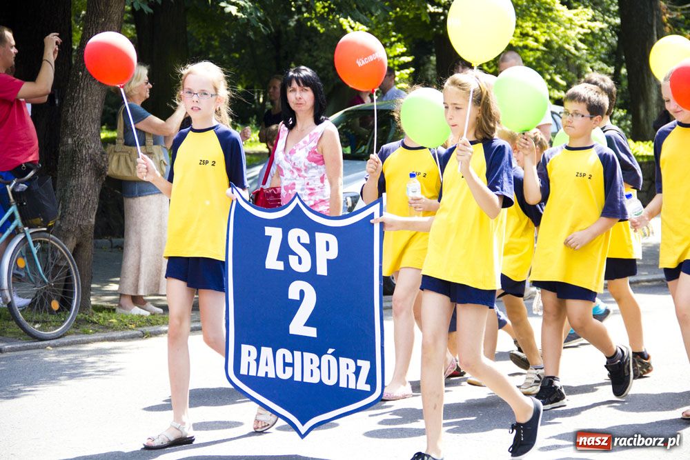 Zdjęcie w galerii na portalu naszraciborz.pl: Przemarsz i występy z okazji Dni Raciborza wiadomości z regionu