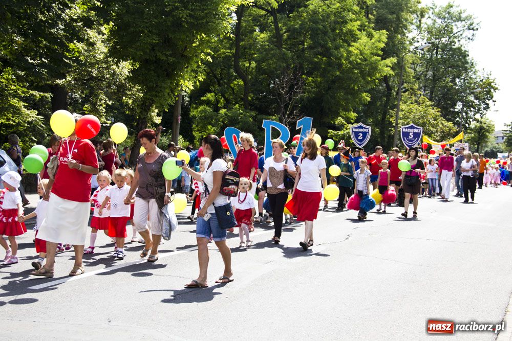 Zdjęcie w galerii na portalu naszraciborz.pl: Przemarsz i występy z okazji Dni Raciborza wiadomości z regionu