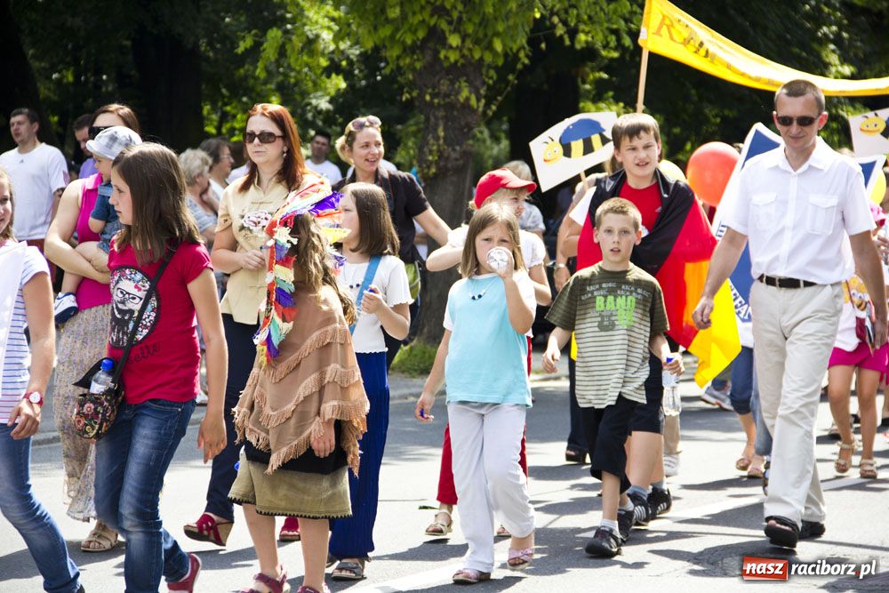 Zdjęcie w galerii na portalu naszraciborz.pl: Przemarsz i występy z okazji Dni Raciborza wiadomości z regionu