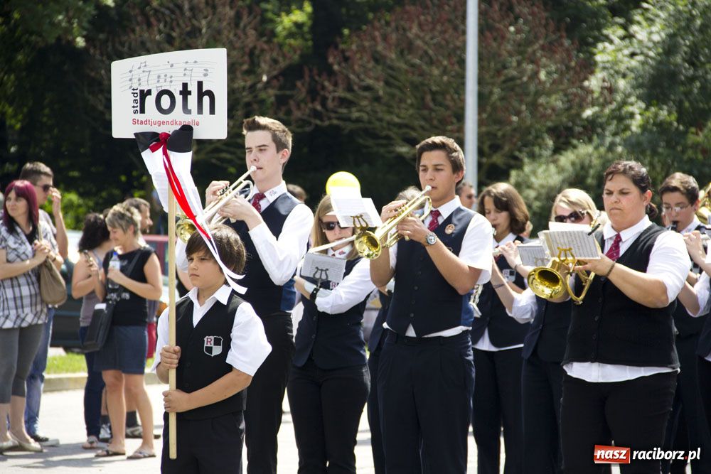 Zdjęcie w galerii na portalu naszraciborz.pl: Przemarsz i występy z okazji Dni Raciborza wiadomości z regionu