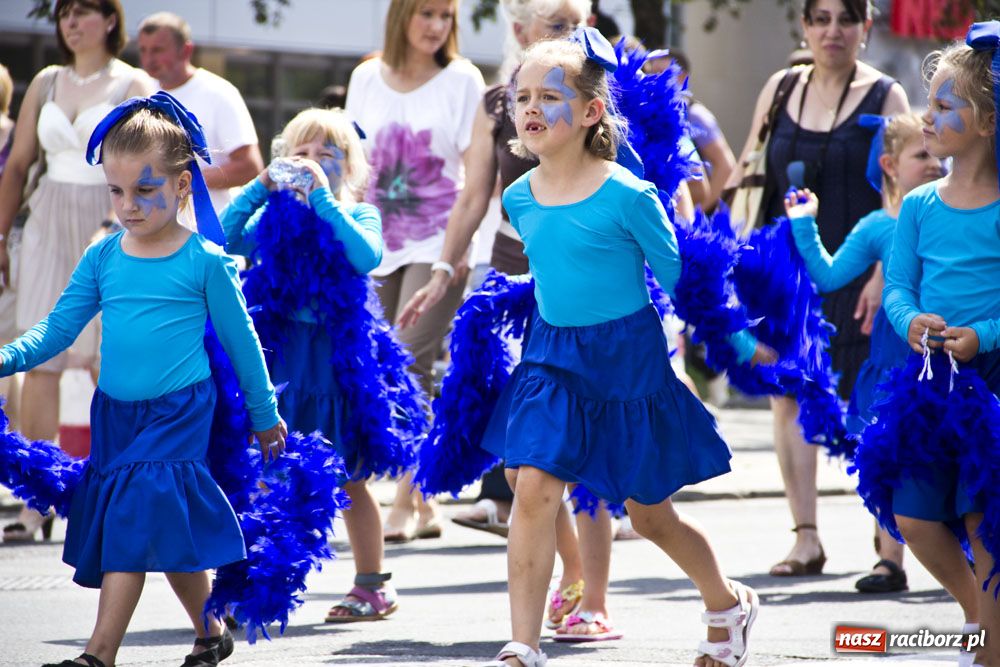 Zdjęcie w galerii na portalu naszraciborz.pl: Przemarsz i występy z okazji Dni Raciborza wiadomości z regionu