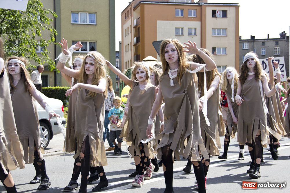 Zdjęcie w galerii na portalu naszraciborz.pl: Przemarsz i występy z okazji Dni Raciborza wiadomości z regionu