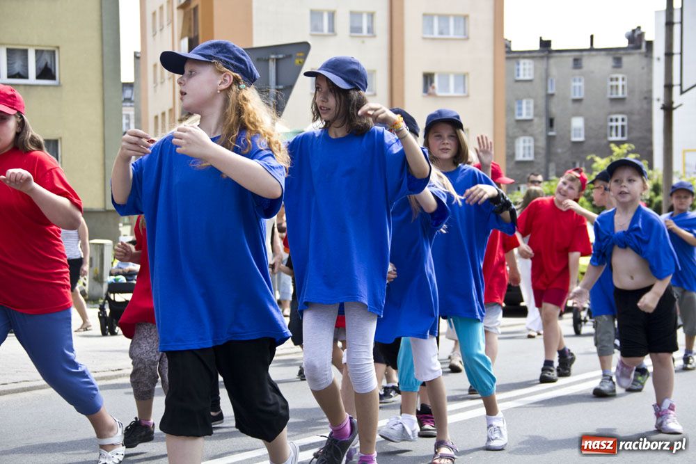 Zdjęcie w galerii na portalu naszraciborz.pl: Przemarsz i występy z okazji Dni Raciborza wiadomości z regionu