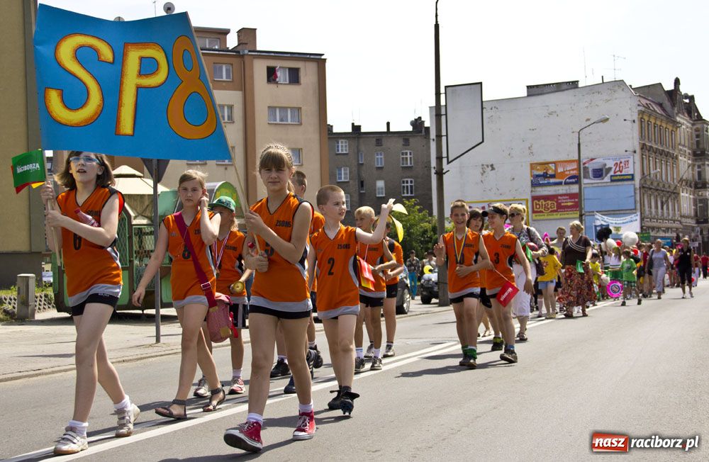 Zdjęcie w galerii na portalu naszraciborz.pl: Przemarsz i występy z okazji Dni Raciborza wiadomości z regionu