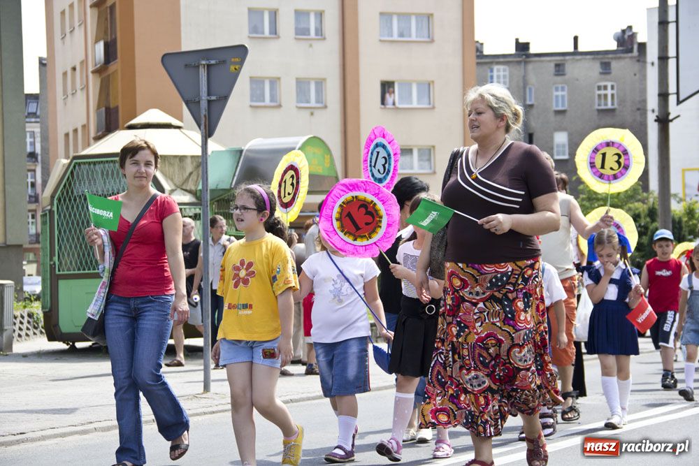 Zdjęcie w galerii na portalu naszraciborz.pl: Przemarsz i występy z okazji Dni Raciborza wiadomości z regionu