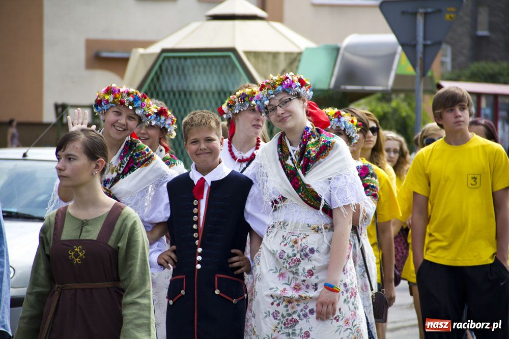 Zdjęcie w galerii na portalu naszraciborz.pl: Przemarsz i występy z okazji Dni Raciborza wiadomości z regionu