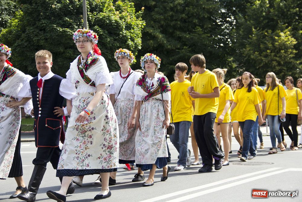 Zdjęcie w galerii na portalu naszraciborz.pl: Przemarsz i występy z okazji Dni Raciborza wiadomości z regionu