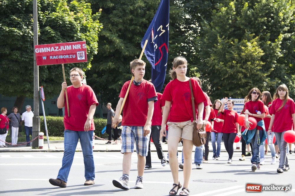 Zdjęcie w galerii na portalu naszraciborz.pl: Przemarsz i występy z okazji Dni Raciborza wiadomości z regionu