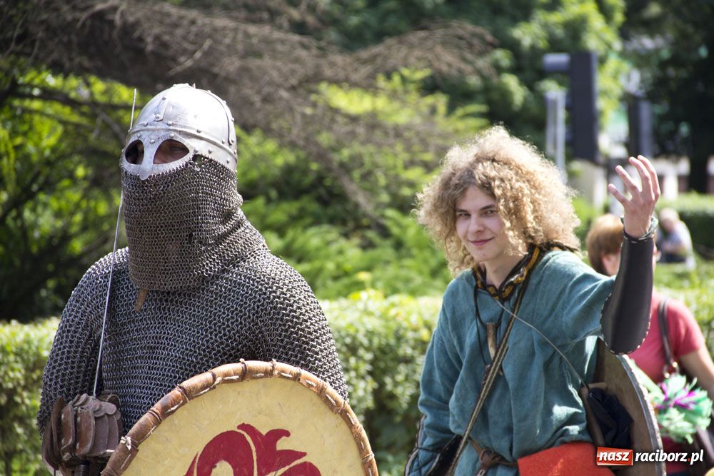 Zdjęcie w galerii na portalu naszraciborz.pl: Przemarsz i występy z okazji Dni Raciborza wiadomości z regionu