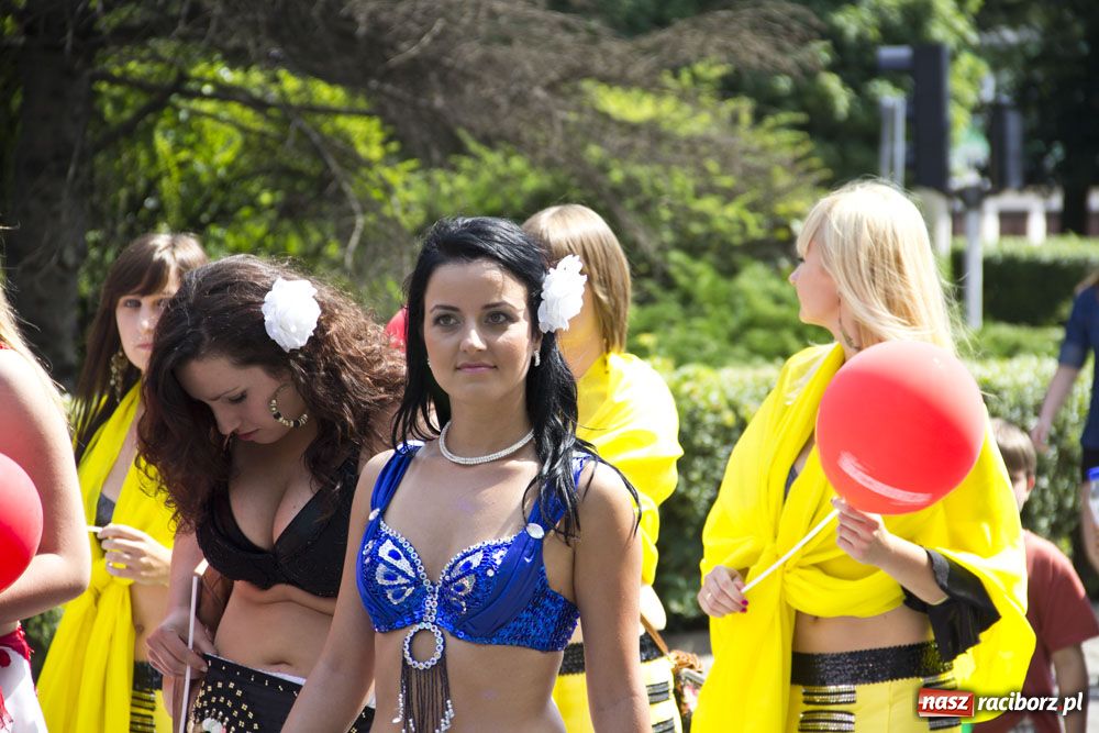 Zdjęcie w galerii na portalu naszraciborz.pl: Przemarsz i występy z okazji Dni Raciborza wiadomości z regionu