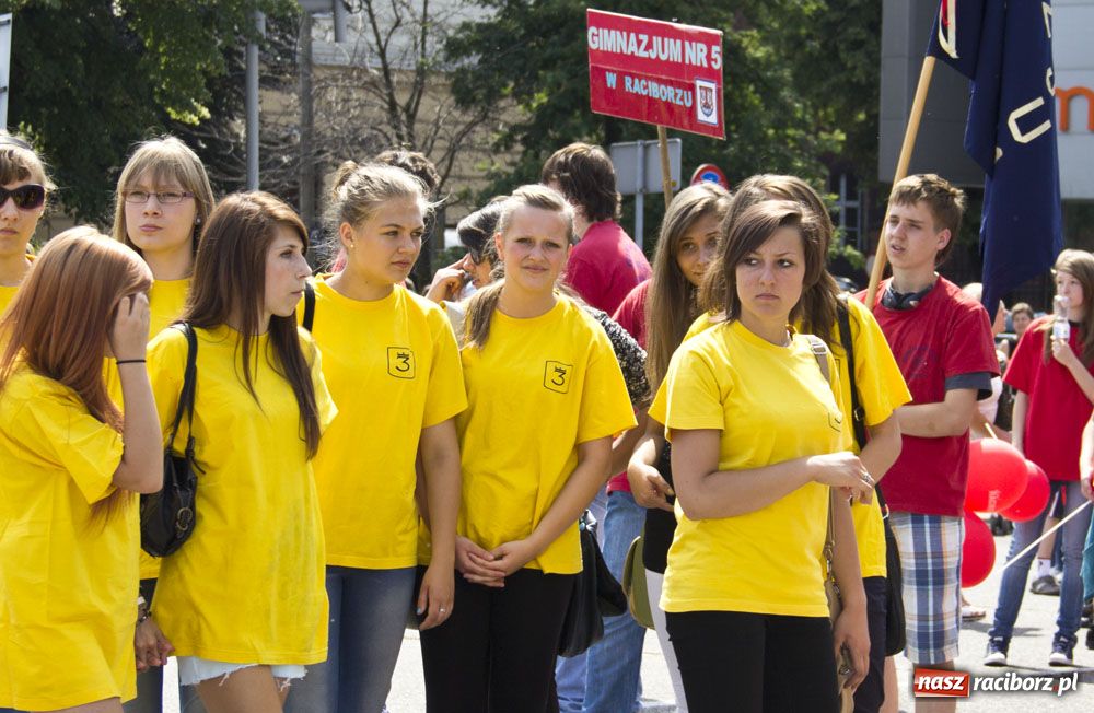 Zdjęcie w galerii na portalu naszraciborz.pl: Przemarsz i występy z okazji Dni Raciborza wiadomości z regionu