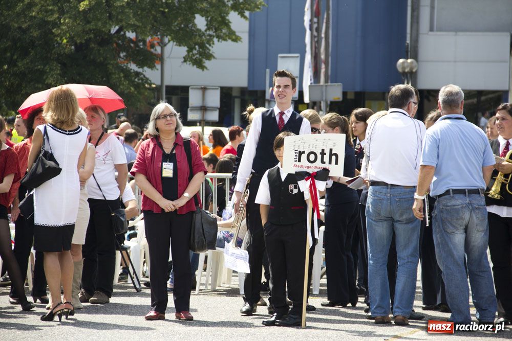 Zdjęcie w galerii na portalu naszraciborz.pl: Przemarsz i występy z okazji Dni Raciborza wiadomości z regionu