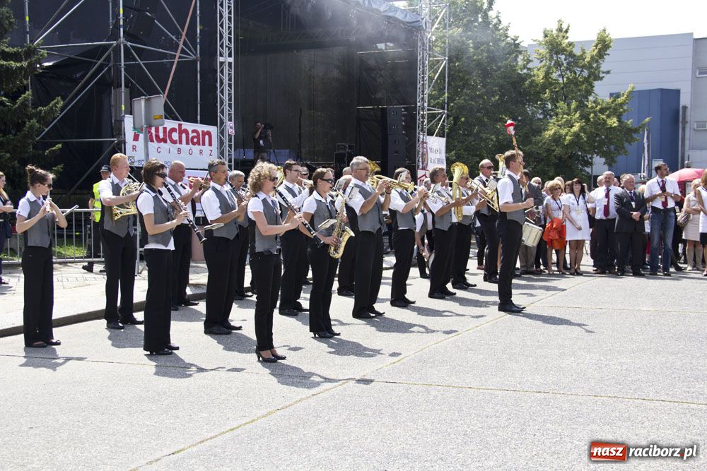 Zdjęcie w galerii na portalu naszraciborz.pl: Przemarsz i występy z okazji Dni Raciborza wiadomości z regionu