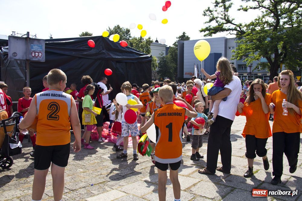 Zdjęcie w galerii na portalu naszraciborz.pl: Przemarsz i występy z okazji Dni Raciborza wiadomości z regionu