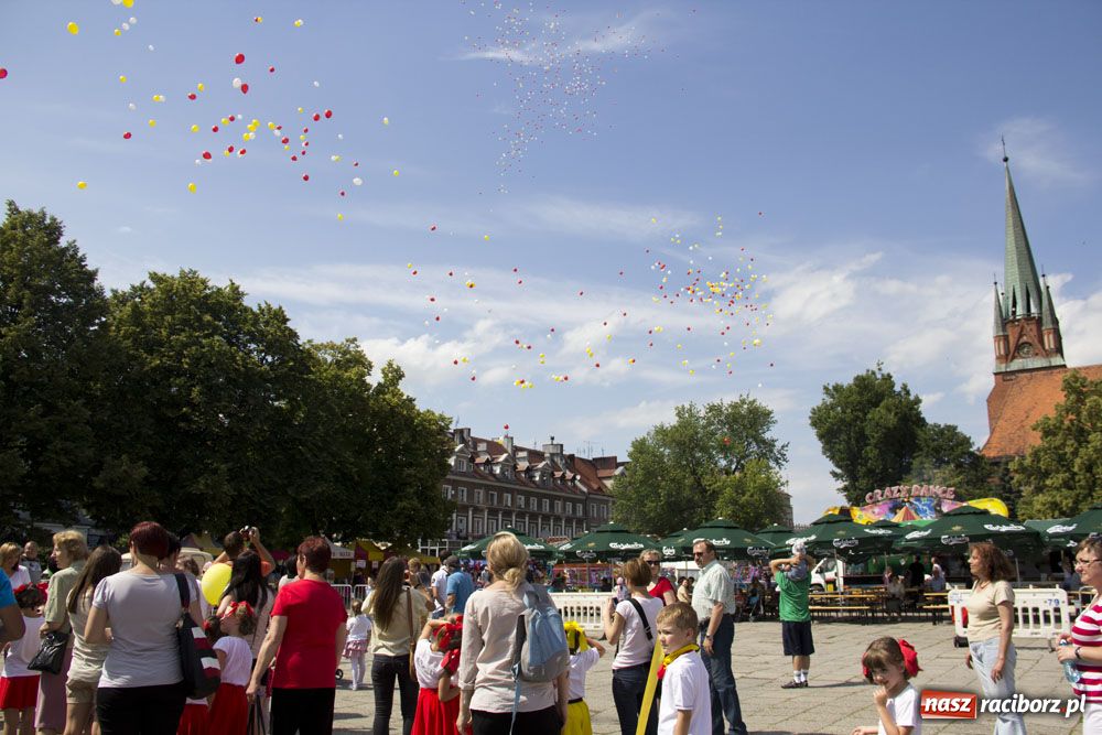 Zdjęcie w galerii na portalu naszraciborz.pl: Przemarsz i występy z okazji Dni Raciborza wiadomości z regionu