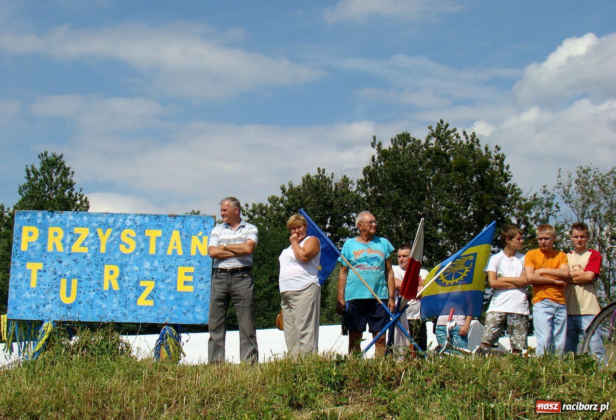 Zdjęcie w galerii na portalu naszraciborz.pl: Przystanek Turze: pływadła zacumowały wiadomości z regionu