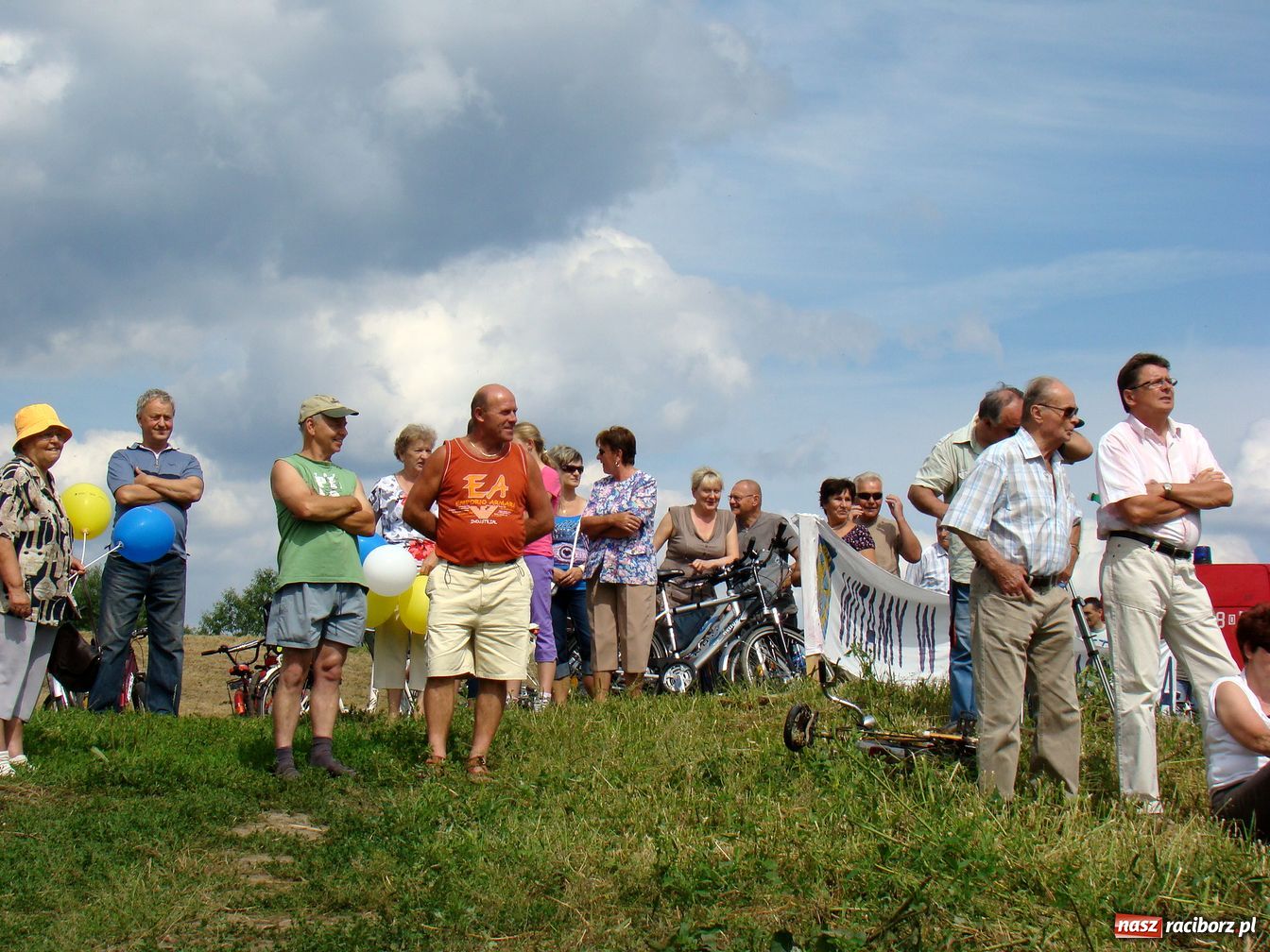 Zdjęcie w galerii na portalu naszraciborz.pl: Przystanek Turze: pływadła zacumowały wiadomości z regionu