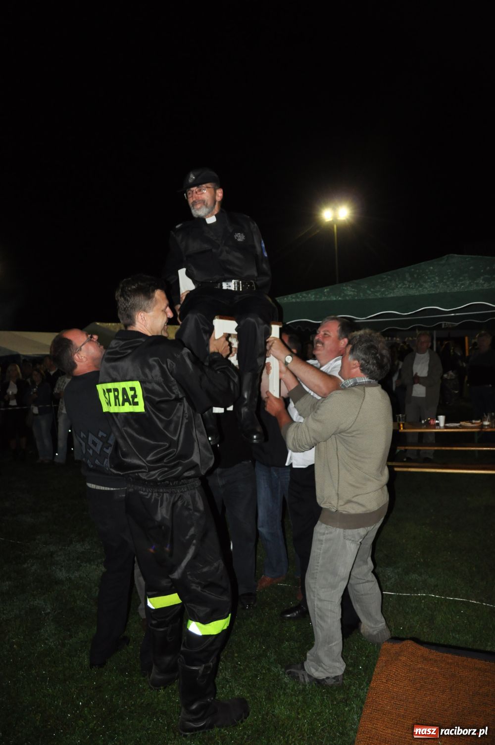 Zdjęcie w galerii na portalu naszraciborz.pl: Nocne zawody - faworyci nie zawiedli wiadomości z regionu