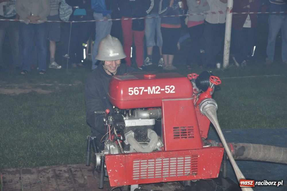 Zdjęcie w galerii na portalu naszraciborz.pl: Nocne zawody - faworyci nie zawiedli wiadomości z regionu