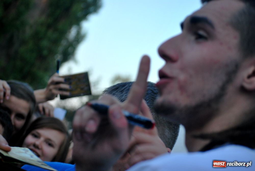 Zdjęcie w galerii na portalu naszraciborz.pl: Bednarek i Kombii - strzał w dziesiątkę wiadomości z regionu