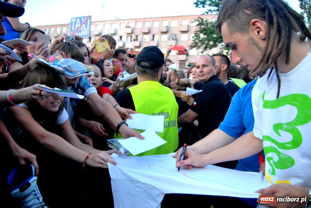 Zdjęcie w galerii na portalu naszraciborz.pl: Bednarek i Kombii - strzał w dziesiątkę wiadomości z regionu