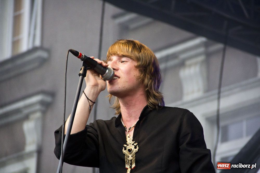 Zdjęcie w galerii na portalu naszraciborz.pl: Folkowo-rockowe brzmienie na Rynku wiadomości z regionu