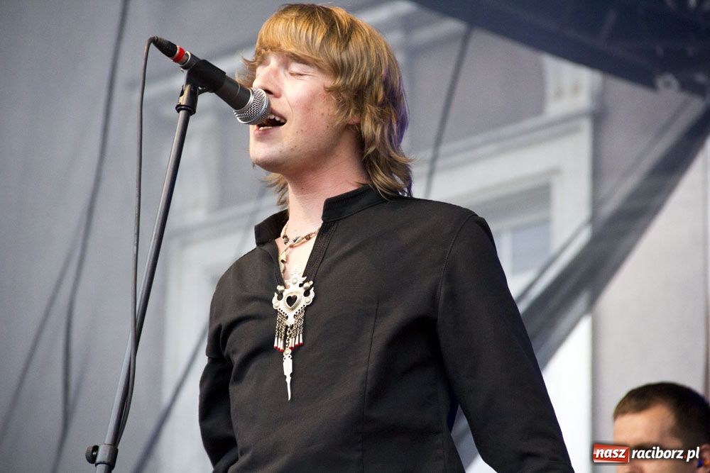 Zdjęcie w galerii na portalu naszraciborz.pl: Folkowo-rockowe brzmienie na Rynku wiadomości z regionu