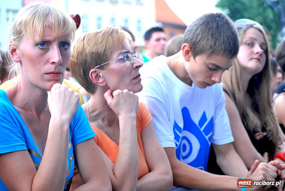 Zdjęcie w galerii na portalu naszraciborz.pl: Folkowo-rockowe brzmienie na Rynku wiadomości z regionu