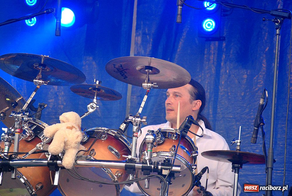 Zdjęcie w galerii na portalu naszraciborz.pl: Folkowo-rockowe brzmienie na Rynku wiadomości z regionu