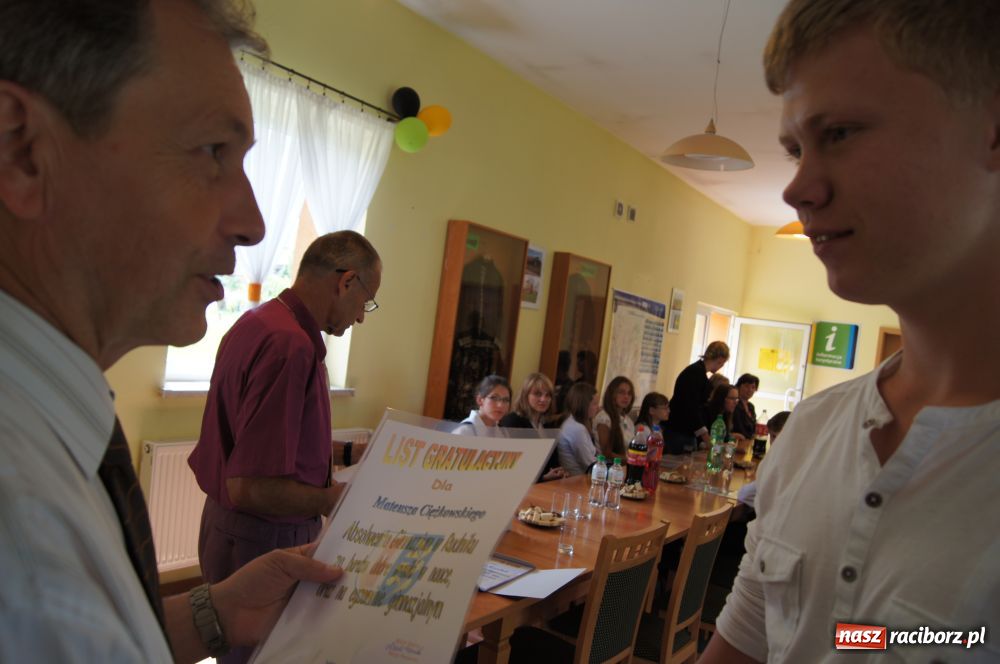Zdjęcie w galerii na portalu naszraciborz.pl: W Rudniku wyróżniono najzdolniejszych wiadomości z regionu