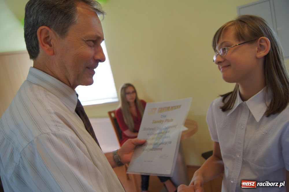 Zdjęcie w galerii na portalu naszraciborz.pl: W Rudniku wyróżniono najzdolniejszych wiadomości z regionu