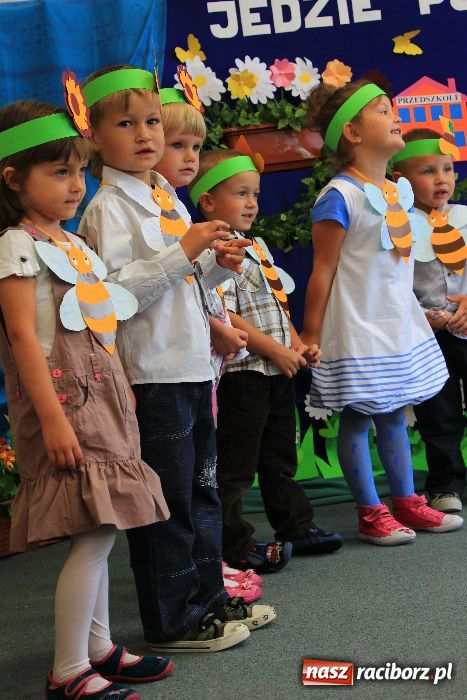 Zdjęcie w galerii na portalu naszraciborz.pl: Przedszkolaki mają już wakacje wiadomości z regionu