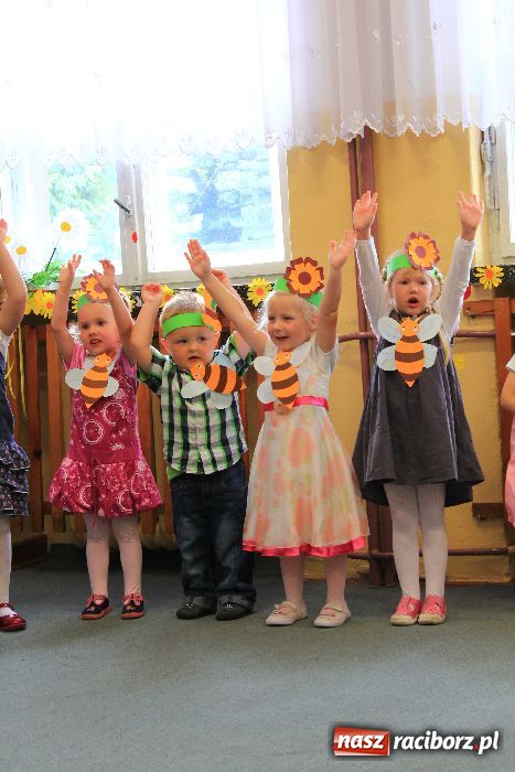 Zdjęcie w galerii na portalu naszraciborz.pl: Przedszkolaki mają już wakacje wiadomości z regionu
