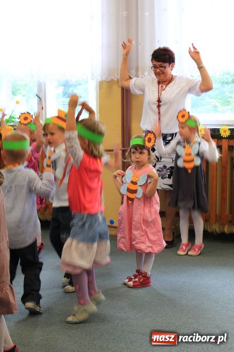 Zdjęcie w galerii na portalu naszraciborz.pl: Przedszkolaki mają już wakacje wiadomości z regionu