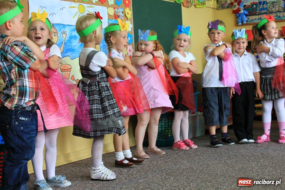 Zdjęcie w galerii na portalu naszraciborz.pl: Przedszkolaki mają już wakacje wiadomości z regionu