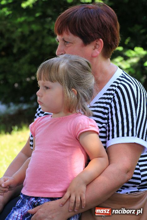 Zdjęcie w galerii na portalu naszraciborz.pl: Malowanie na rynku w Krzanowicach wiadomości z regionu