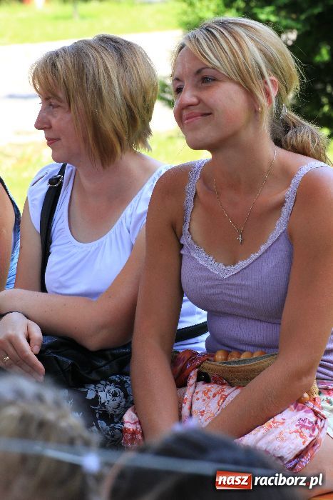 Zdjęcie w galerii na portalu naszraciborz.pl: Malowanie na rynku w Krzanowicach wiadomości z regionu