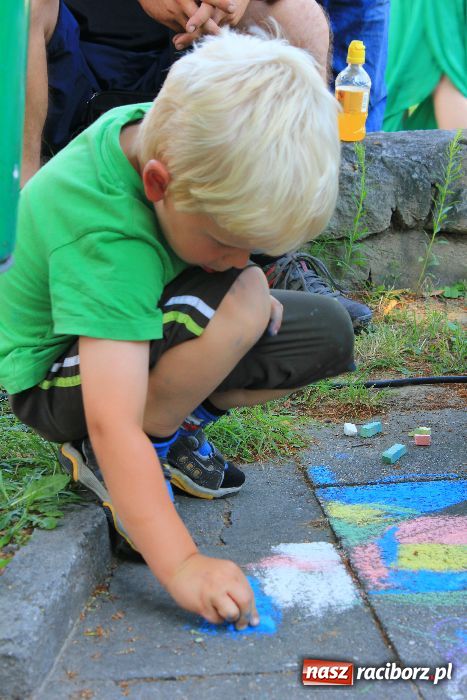 Zdjęcie w galerii na portalu naszraciborz.pl: Malowanie na rynku w Krzanowicach wiadomości z regionu