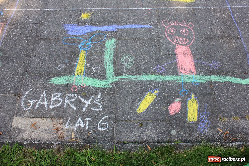 Zdjęcie w galerii na portalu naszraciborz.pl: Malowanie na rynku w Krzanowicach wiadomości z regionu