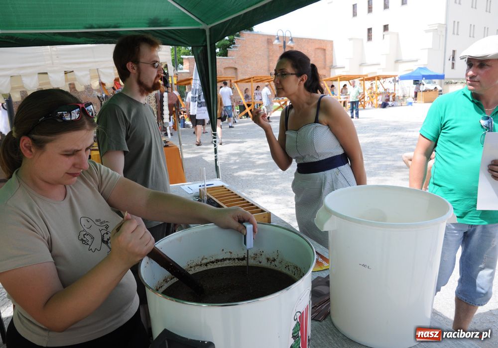 Zdjęcie w galerii na portalu naszraciborz.pl: Jarmark Na bursztynowym szlaku wiadomości z regionu