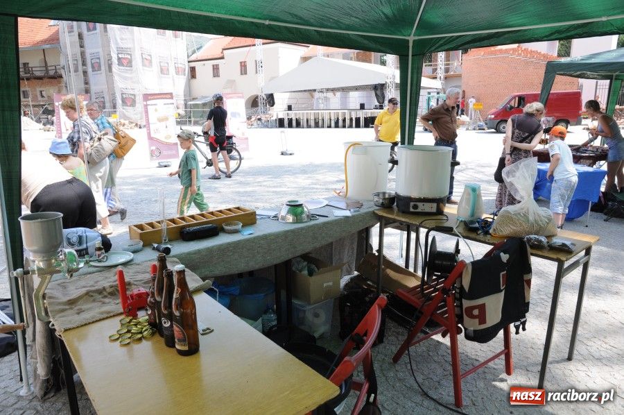 Zdjęcie w galerii na portalu naszraciborz.pl: Jarmark Na bursztynowym szlaku wiadomości z regionu