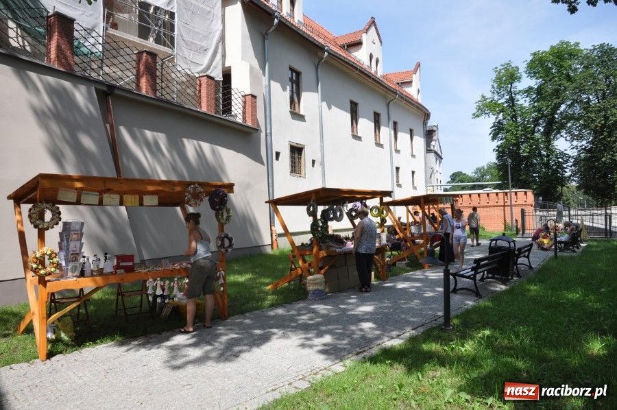Zdjęcie w galerii na portalu naszraciborz.pl: Jarmark Na bursztynowym szlaku wiadomości z regionu