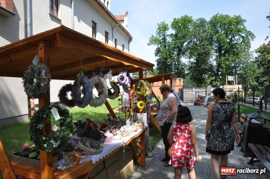 Zdjęcie w galerii na portalu naszraciborz.pl: Jarmark Na bursztynowym szlaku wiadomości z regionu