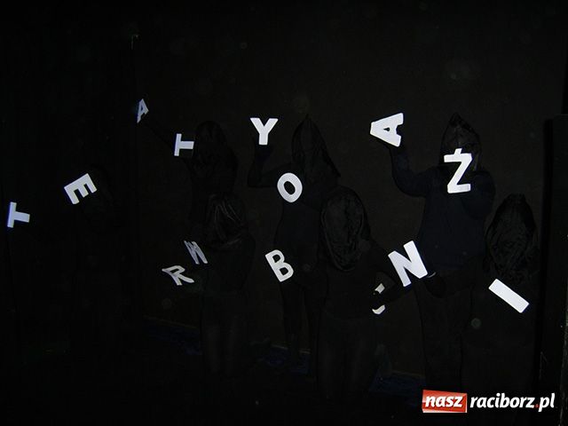 Zdjęcie w galerii na portalu naszraciborz.pl: Czarny teatr przy Opawskiej wiadomości z regionu