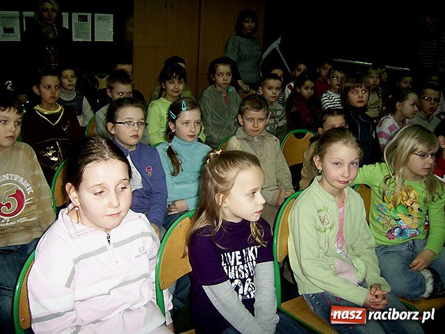 Zdjęcie w galerii na portalu naszraciborz.pl: Czarny teatr przy Opawskiej wiadomości z regionu