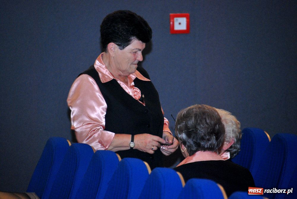 Zdjęcie w galerii na portalu naszraciborz.pl: Chórzyści uciekli przed upałem do Strzechy wiadomości z regionu