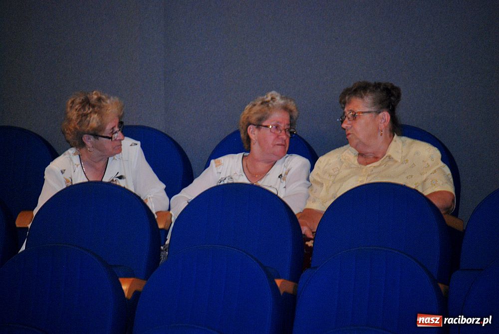 Zdjęcie w galerii na portalu naszraciborz.pl: Chórzyści uciekli przed upałem do Strzechy wiadomości z regionu